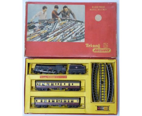 Tri-ang 00 gauge model railway passenger train set, RS1, in original box.&nbsp;