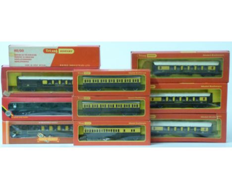 Ten Tri-ang Hornby and Hornby 00 gauge model railway passenger coaches including BR and SR, all in original boxes.&nbsp;