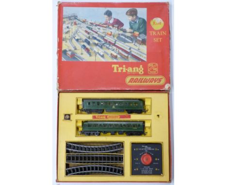 Tri-ang 00 gauge model railway train set, R3.M, in original box.&nbsp;