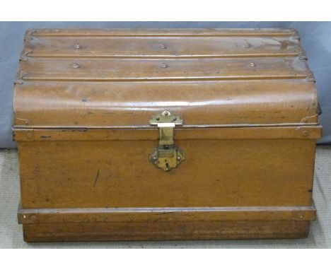 A vintage Japanned metal trunk, H42 x W71 x D50cm&nbsp;