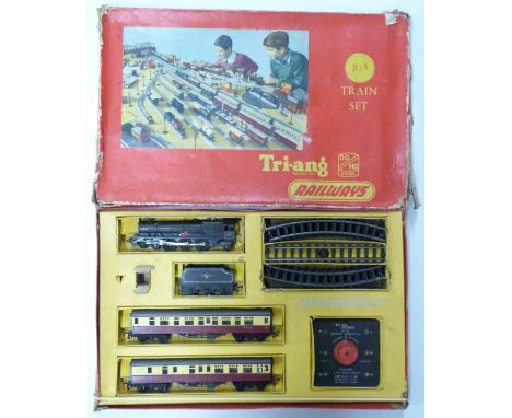 Tri-ang 00 gauge model railway passenger train set, R3A, in original box.&nbsp;