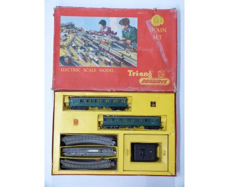 Tri-ang 00 gauge model railway passenger train set, RFX, in original box.&nbsp;