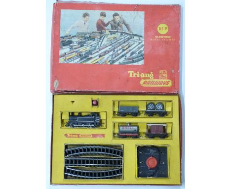 Tri-ang 00 gauge model railway goods train set, R3.E, in original box.&nbsp;