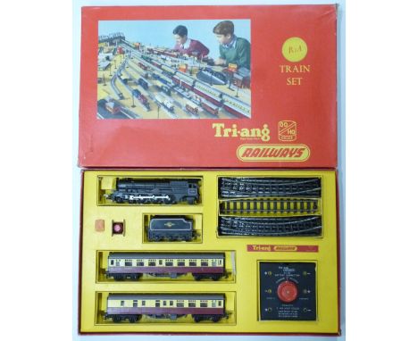 Tri-ang 00 gauge model railway passenger train set, R3A, in original box.&nbsp;