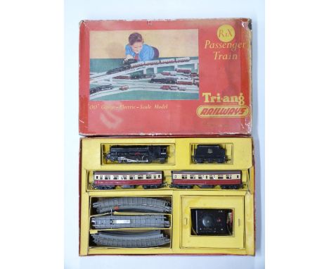 Tri-ang 00 gauge model railway passenger train set, R1X, in original box.&nbsp;