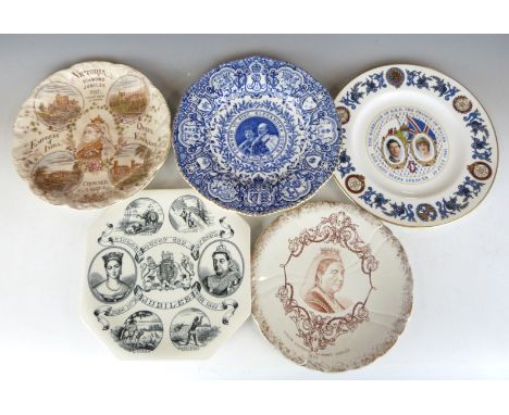 A collection of ceramics including Royal Crown Derby Imari 1128 pattern boxed plate, Wedgwood, Minton, Royal Doulton, Royal W