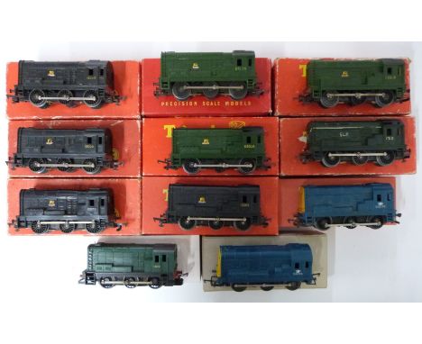 Nine Tri-ang 00 gauge model railway Diesel Shunter locomotives, all in boxes.&nbsp;