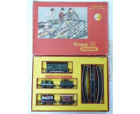 Tri-ang 00 gauge model railway&nbsp;passenger&nbsp;train set, RS.6, in original box.&nbsp;