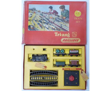Tri-ang 00 gauge model railway goods train set, R3E, in original box.&nbsp;