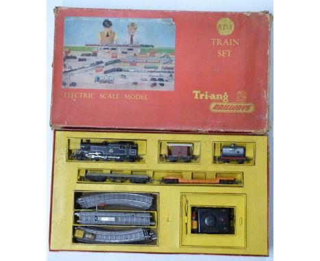 Tri-ang 00 gauge model railway goods train set, RDX, in original box.&nbsp;