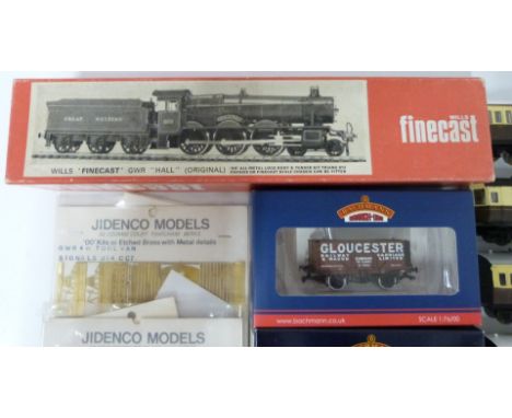 A collection of Bachmann, Jindenco and similar 00 gauge model railway coaches and wagons, some in original boxes, together wi