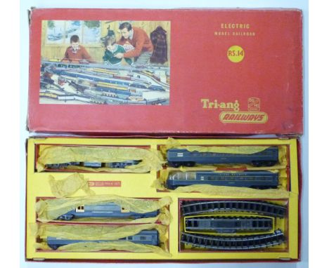 Tri-ang 00 gauge model railway&nbsp;passenger&nbsp;train set, RS.14, in original box.&nbsp;