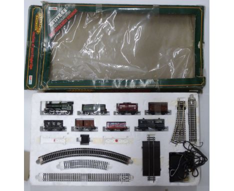 Mainline 00 gauge model railway Steam Freight train set with GWR 0-6-0 3205 locomotive, in original display box.&nbsp;