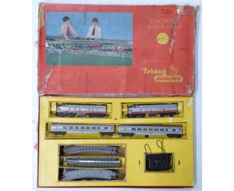 Tri-ang 00 gauge model railway passenger train set, RHX, in original box.&nbsp;