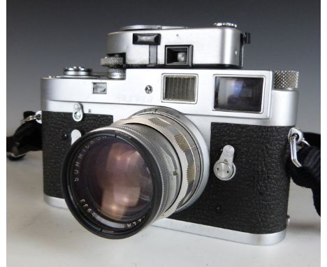 Leica M2 35mm rangefinder camera, serial number M2-976014, circa 1960, with Summicron 1:2/50 lens serial number 1985933 and a