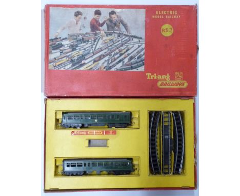 Tri-ang 00 gauge model railway&nbsp;passenger&nbsp;train set, RS.7, in original box.&nbsp;