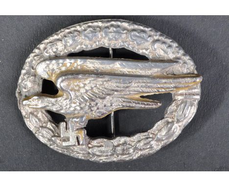 A WWII Second World War German Luftwaffe ' Fallschirmjager ' Paratrooper award / badge. Central eagle in flight and Swastika 
