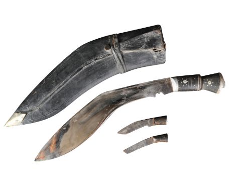 A vintage 20th Century Nepalese Gurkha Regiment kukri knife / dagger. Horn grip inlaid with white metal decoration and lions 