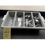 Lot d'ustensiles et bac