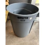 Poubelle commerciale BRUTE 23 gallons