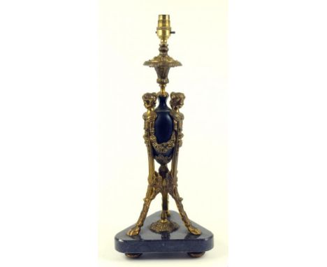 A LACQUERED AND PATINATED BRASS LAMP IN EMPIRE STYLE, ON TRIANGULAR MARBLE BASE 