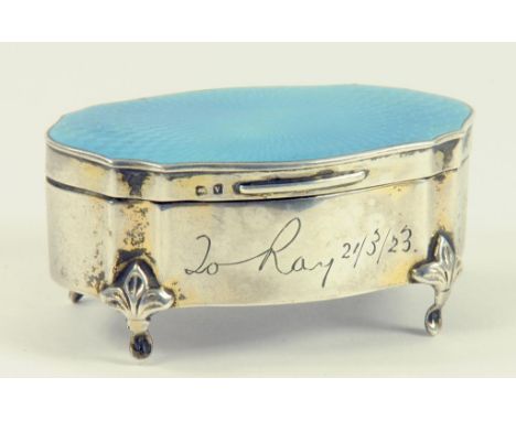 A GEORGE V SILVER TRINKET BOX WITH BLUE GUILLOCHE ENAMEL INSET LID, BIRMINGHAM 1920