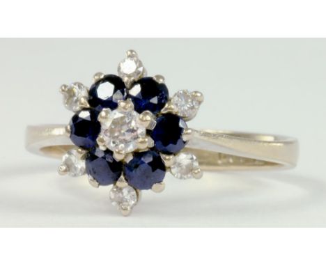 A SAPPHIRE AND DIAMOND CLUSTER RING IN 18CT WHITE GOLD, 3.5G GROSS