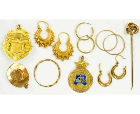 A GOLD AND ENAMEL SPORTING SHIELD MEDALLION, ANOTHER, A GOLD TOP HAT CHARM, A PAIR OF GOLD EARRINGS AND SEVERAL OTHER ARTICLE