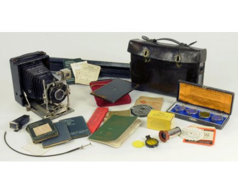 A 'CAMEO' QUARTER PLATE CAMERA WITH A QUANTITY OF BLACK PAINTED METAL PLATE HOLDERS IN LEATHER CASE WITH VARIOUS ACCESSORIES 