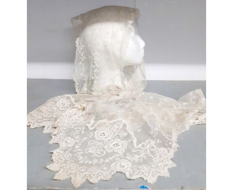 An Edwardian cream lace veil having a button mesh ground with floral embroidered sprays, 24cm wide x 25cm long. Location:Cond