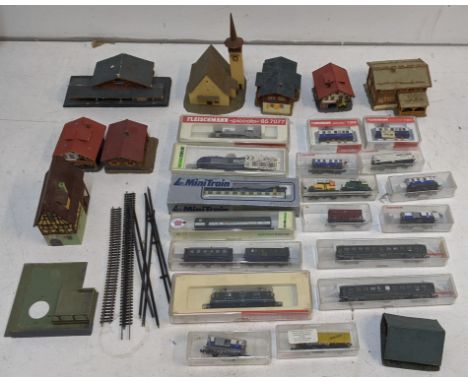 Mixed 'N' gauge model railway accessories to include a boxed Fleischmann Piccolo 85 7077 locomotive, a Mini Trix diesel locom