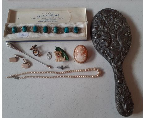 A quantity of vintage jewellery and collectables to include an Egyptian silver tone and green scarab bracelet in original box