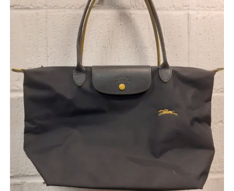 Longchamp-A 'Le Pliage' grey recycled canvas and waterproof shoulder bag trimmed with cowhide leather having a yellow embroid