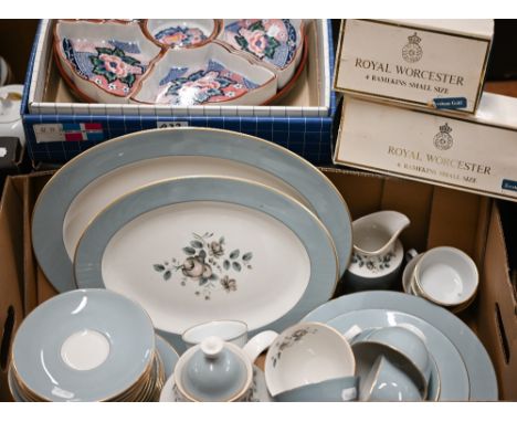A Royal Doulton 'Rose Elegans' dinner/coffee service to/w thirteen Royal Worcester Evesham ramekins (10 boxed); lot also incl