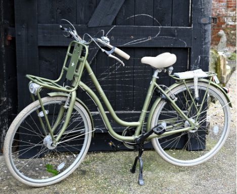 A Frappe fcl.400 design line step through green bicycle, s/with user manual 
