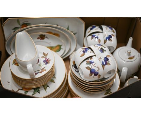 A quantity of Royal Worcester 'Evesham' dinner/tea ware (box) 