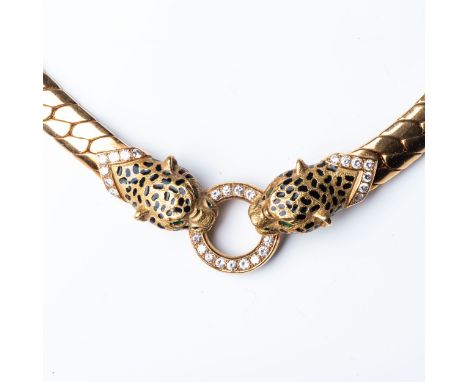 A GOLD CARTIER-STYLE LEOPARD NECKLACE Pavé-set to center with 0,60 carats of round brilliant-cut diamonds, GH colour, VSSI cl