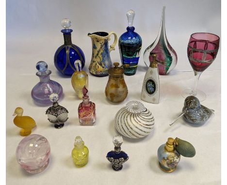 A mixed lot of glass items to include a 1997 Lalique duck, a brass and decorated glass atomiser, perfume bottles etc... Blue 