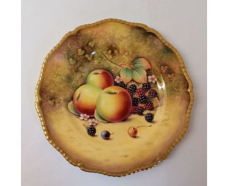 A Royal Worcester hand painted with fruit plate. Signed by P Platt (Peter Platt). Black mark Approximately 27 cm.In good cond