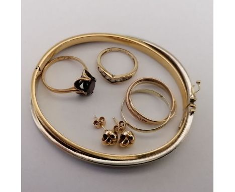 A collection of 9ct gold jewellery comprising a hinged bangle (security latch as found), a Russian wedding band (size M), a g