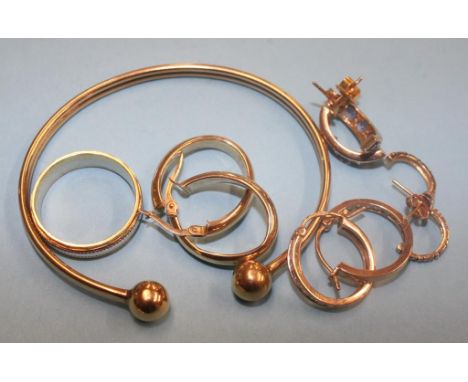 Quantity of 9ct gold jewellery, including a bangle etc. 17.7 grams