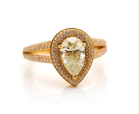 A pear shaped brilliant-cut champagne diamond 18ct yellow gold cluster ring, with diamond set split shoulders, the central pe