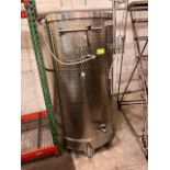 GW Kent 1,100 Litter Stainless Steel Flat Bottom Holding Vessel/Tank with Floating Lid for Distiller