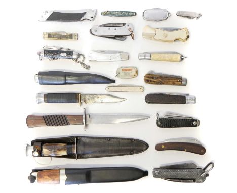 Collection of pen knifes and other small knives Collection of pocket knives, pen knifes and other small knives, including a G