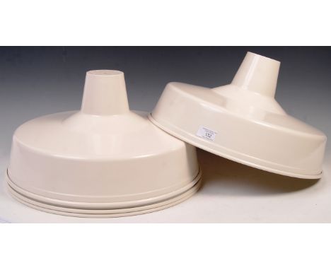 A set of four contemporary UFO enamel style industrial ceiling lamp / light shades having a cream / white colourway. Measures