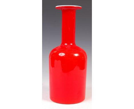 Otto Brauer - Holmegaard - Gul - A 1960's retro vintage Danish studio art glass vase in the form of a bottle with an long nec