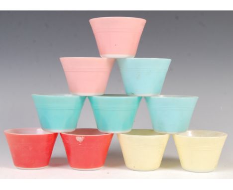 Pyrex - A collection of ten 1940's retro vintage glass microwavable multicoloured pudding / dessert bowls / dishes finished i