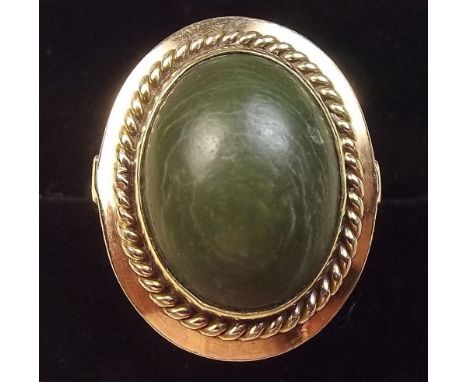 A 14 carat gold ring set cabochon cut green stone - 6.5g