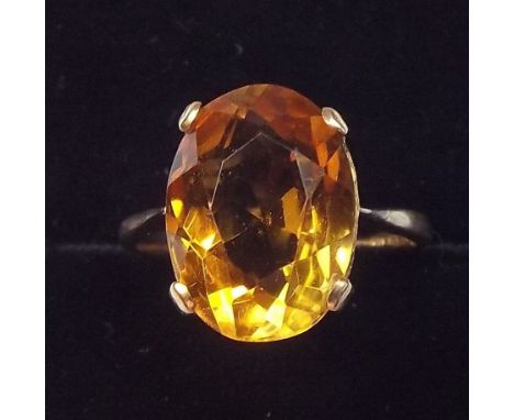 A 9 carat gold citirine dress ring