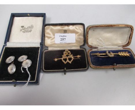 A pair of 9ct and mother of pearl cufflinks together with a 15ct seed pearl double heart and bow blade brooch and a split pea